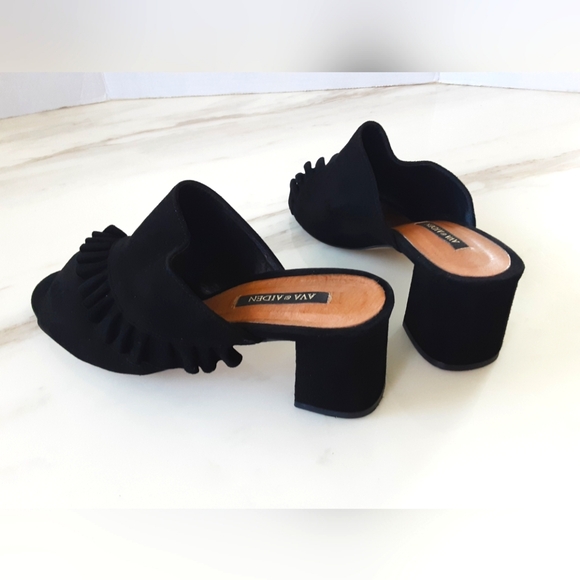 AVA & AIDEN Black Suede Ruffle Block Heel Open Toe Sandal Sz. 9 - Picture 8 of 12